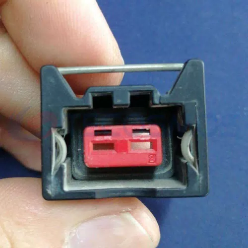 Car Connector for Peugeot Water Spray Motor with Double Upper Slots and 2 Pins CT2-0063M-19