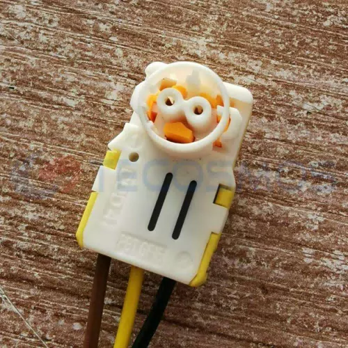 Car Connector For 8W0972563 three-wire sensor with three pins CT3-0142M-1
