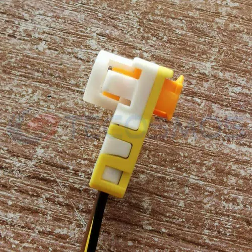 Car Connector For 8W0972563 three-wire sensor with three pins CT3-0142M-1 - image 3