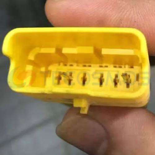 Male Plug Car Connector with 6 Pins CT6-0043G-9 Copper Contact Material
